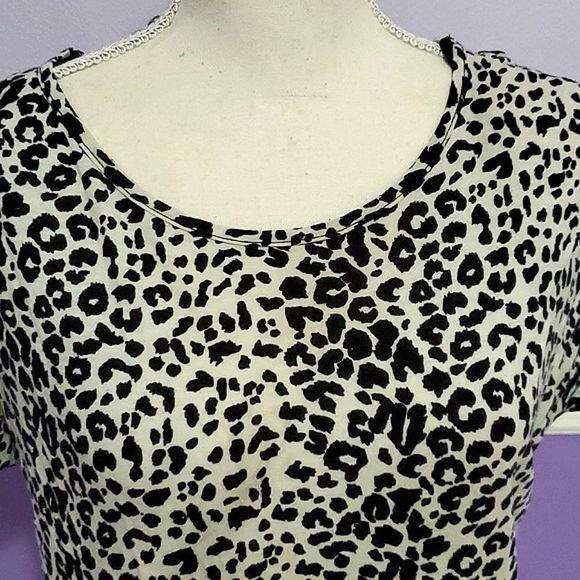 XXI Black & Gray Leopard Print Crossed Back Flowy Soft Knit Top - Picture 2 of 8
